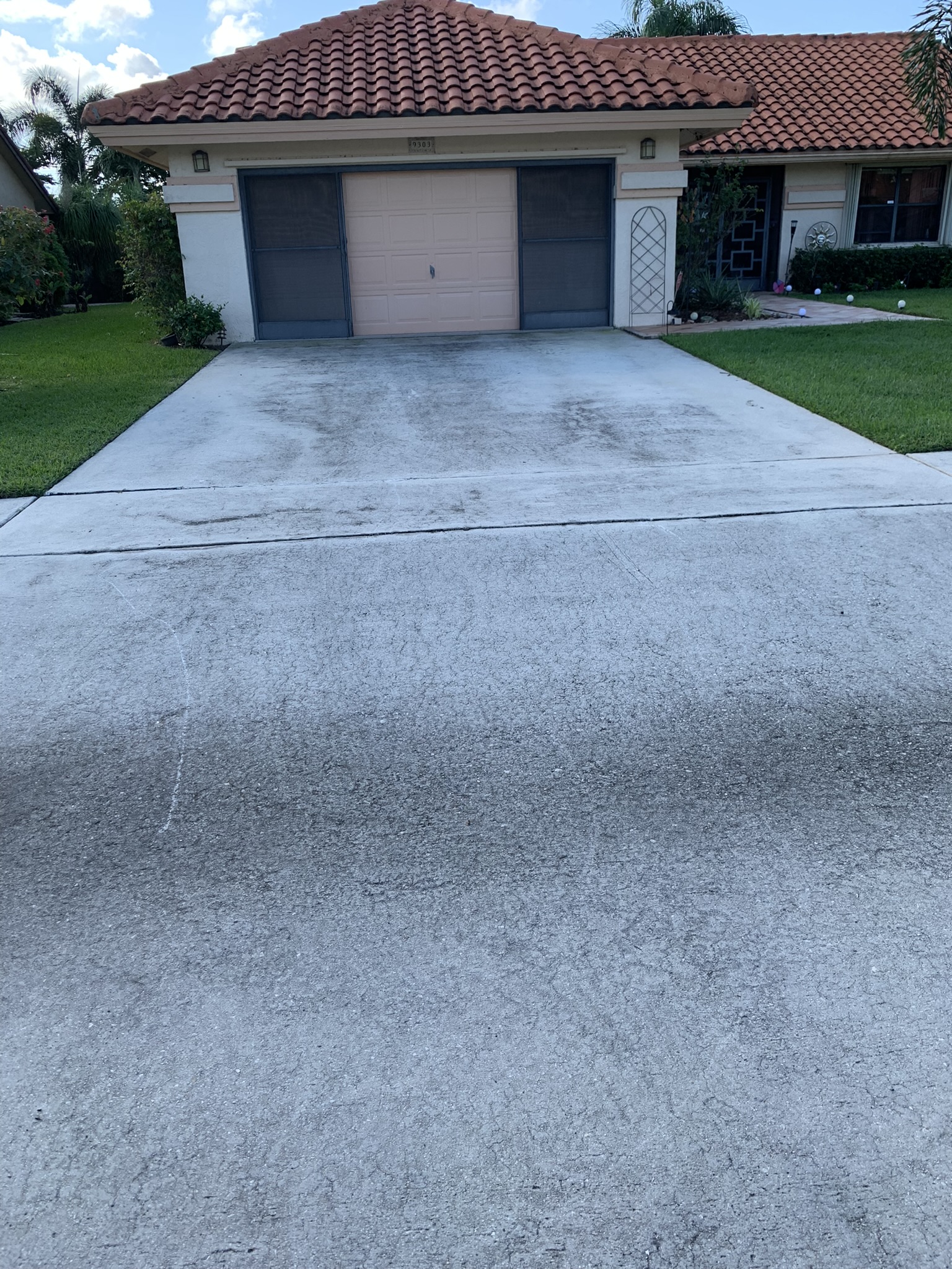 Driveway Cleaning in Boynton Beach, FL Thumbnail